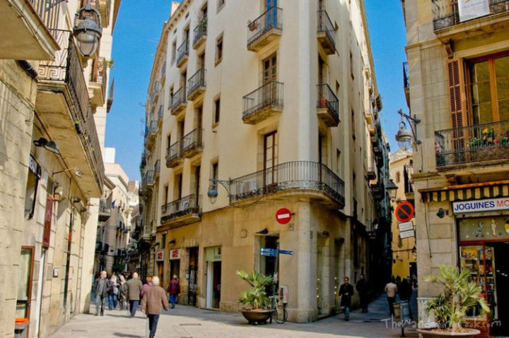 Top 25 Travel Destinations 2016 - Barcelona, Spain 03.