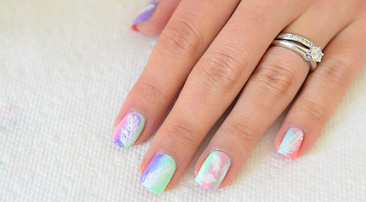 18 Feather Nail Art Designs - Ombre feather nails.