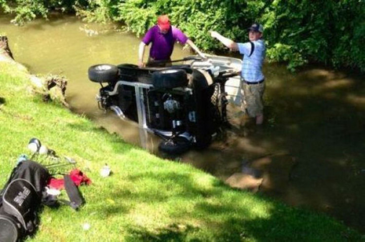 19 People Having a Bad Day - So much for a relaxing day of golf.