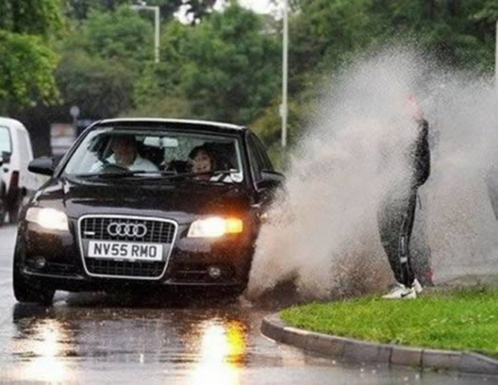 19 People Having a Bad Day - Is it just me or is that car driver laughing?