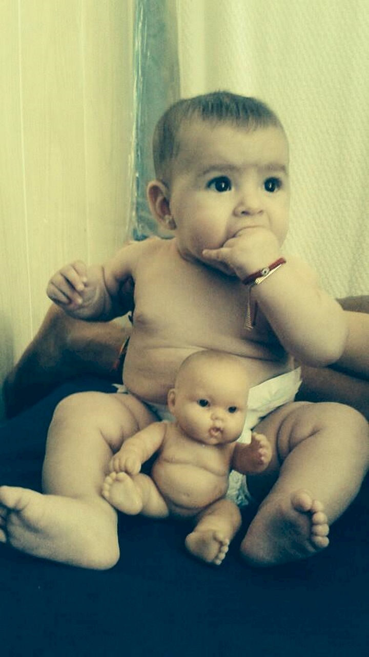 13 Babies That Resemble Celebrities or Something Else - These two sweeties were made for each other.