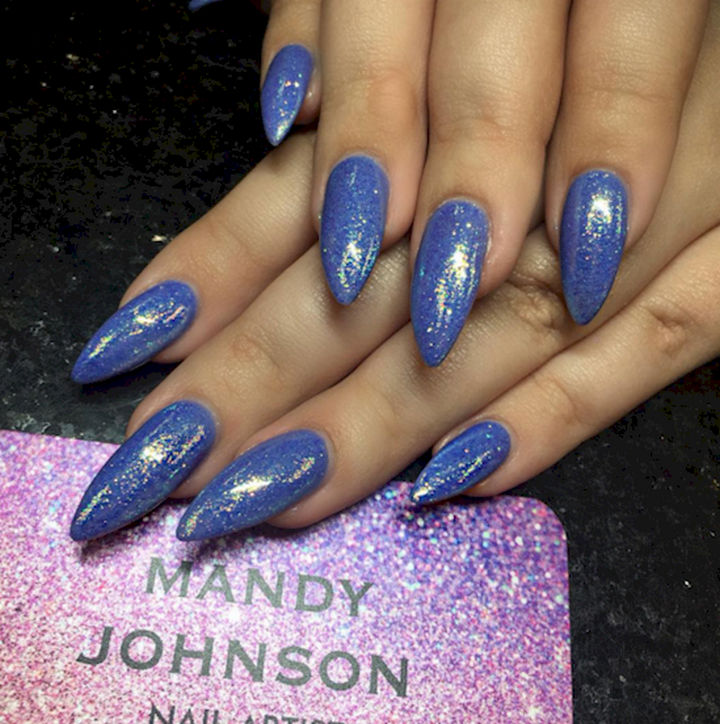 13 Mermaid Nails - Love these glittering mermaid nails.