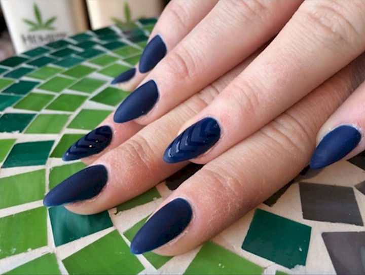 17 Chevron Nails - Matte nails really lets the chevron pattern shine.