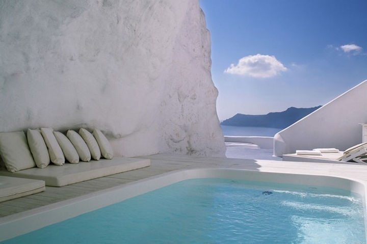 35 Epic Swimming Pools From Around the World - Katikies hotel in Santorini Greece.