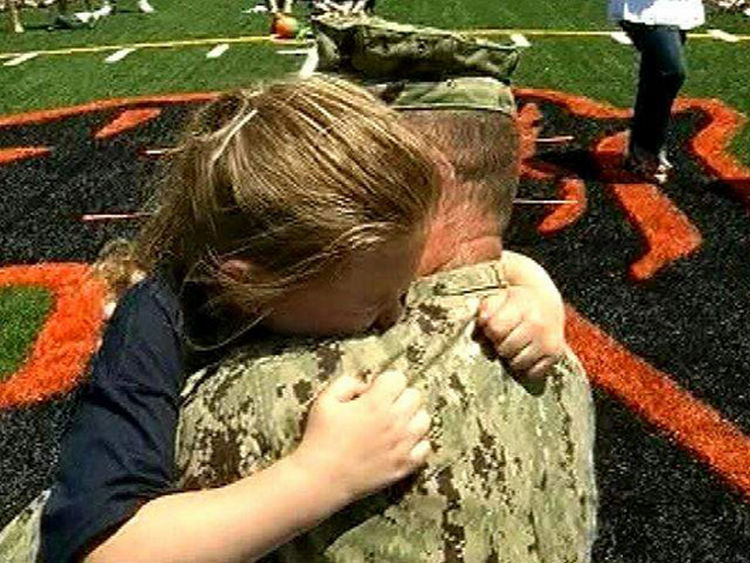 soldiers coming home to see their dogs