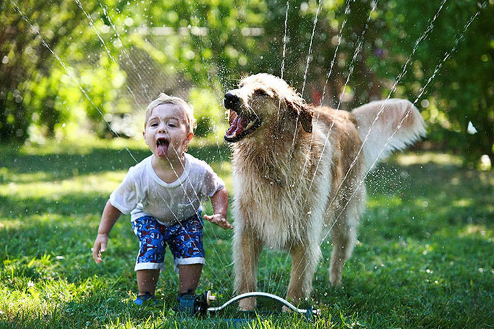 33 Adorable Photos of Dogs and Babies - Summer fun with his BFF.