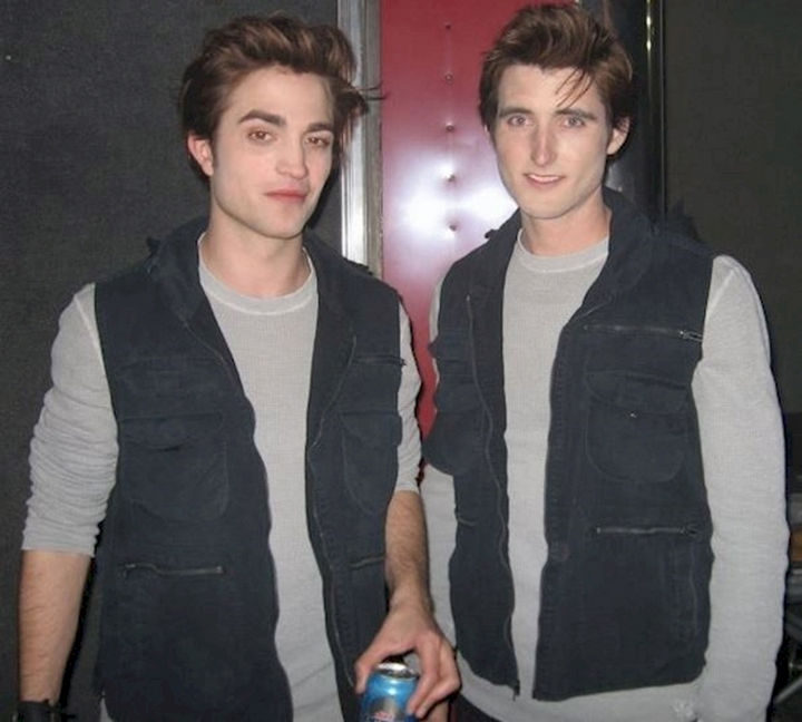 23 Celebrities Hanging Out With Their Stunt Doubles - Robert Pattinson and his stunt double on the set of "Twilight."