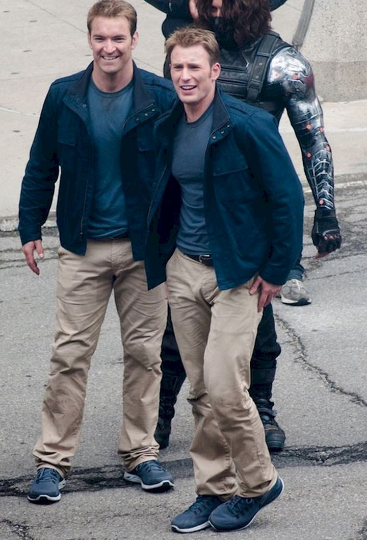 23 Celebrities Hanging Out With Their Stunt Doubles - Chris Evans and his stunt double sharing a joke on the set of "Captain America: The Winter Soldier."
