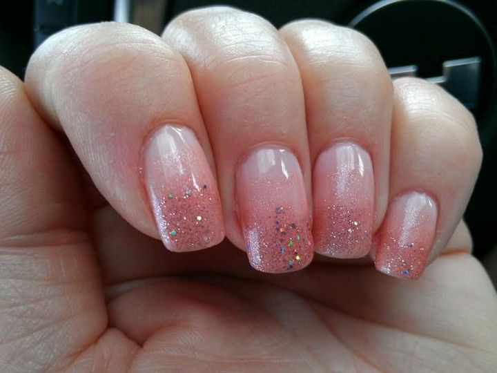 17 Gradient Nails - Gradient glittered pink nails.