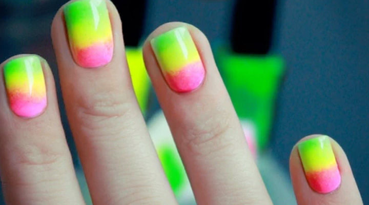 17 Gradient Nails - What is summer without gradient neon nails!