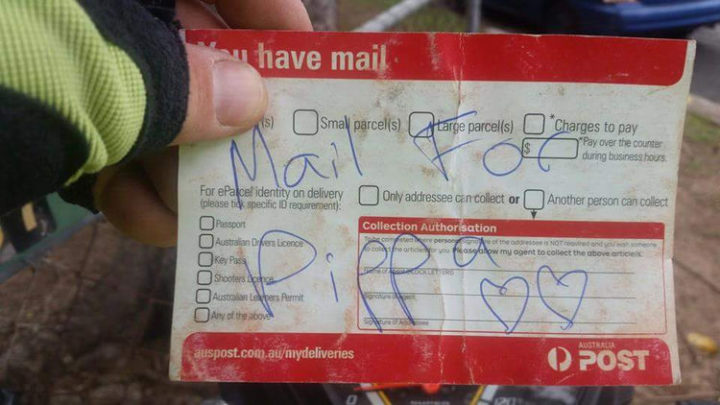 But on days when her owners have no mail, the Australian postman improves and writes a special message on a parcel delivery card.