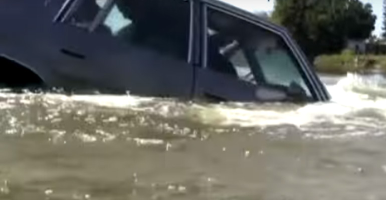 How to Quickly Escape a Sinking Car In The Water. Every Second Counts.