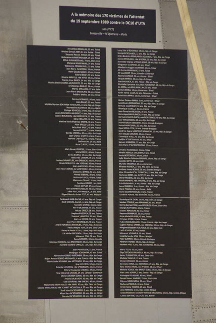 A special plaque commemorating each victim is affixed to the starboard wing (Photo 2).