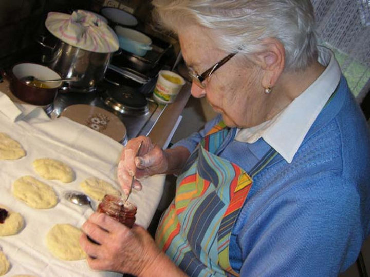 40 Things You’ll Regret When You’re Old - Not learning to cook.