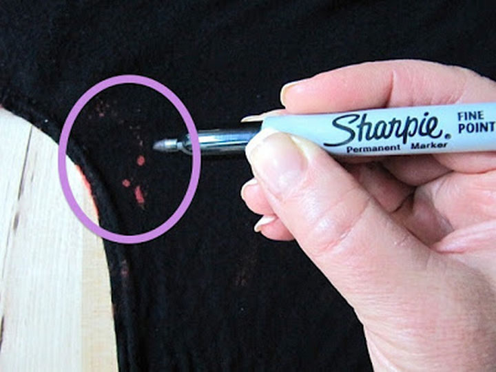 17 Brilliant Clothing Hacks - Remove bleach stains with a Sharpie Pen.