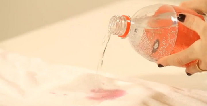 17 Brilliant Clothing Hacks - Remove red wine stains from your clothes with club soda.