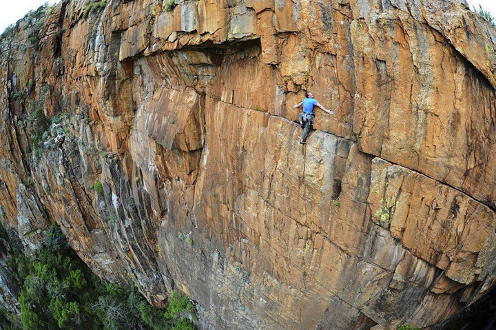 32 People Who Look Fear in the Eyes - Rock climbing in South Africa.