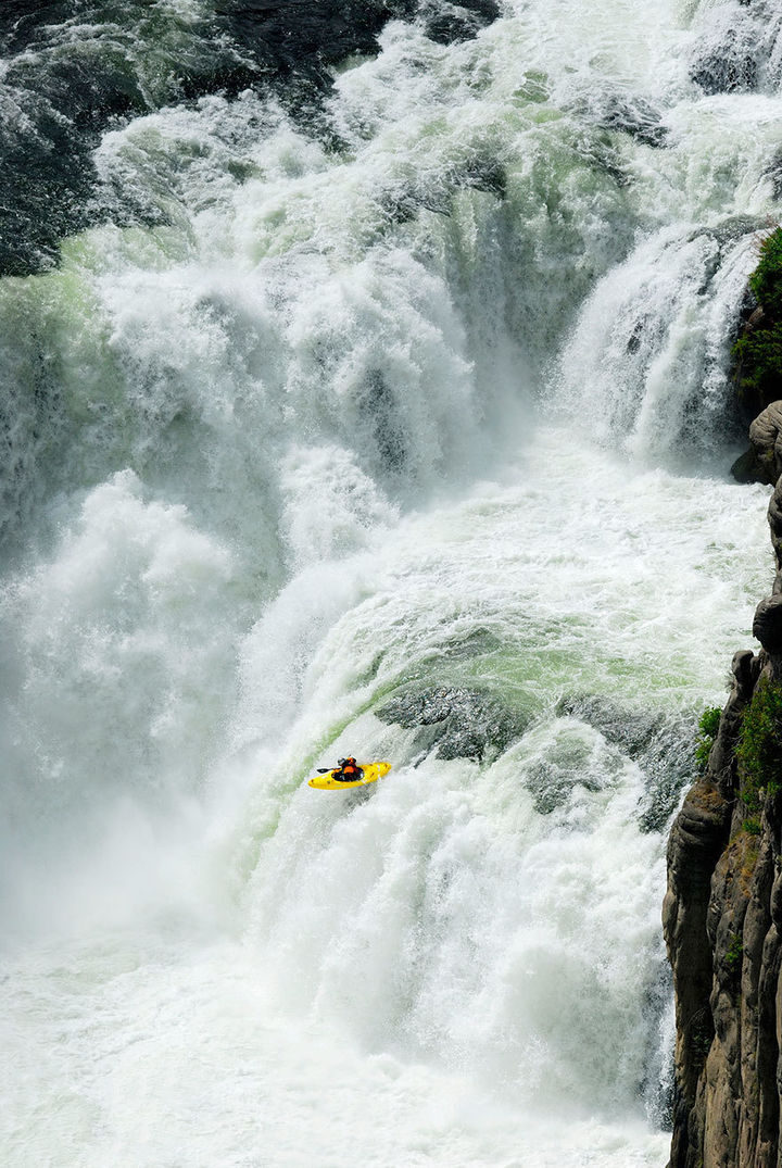 32 People Who Look Fear in the Eyes - Extreme kayaking.