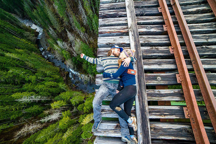 32 People Who Look Fear in the Eyes - Spending some quality time on an abandoned railroad track.