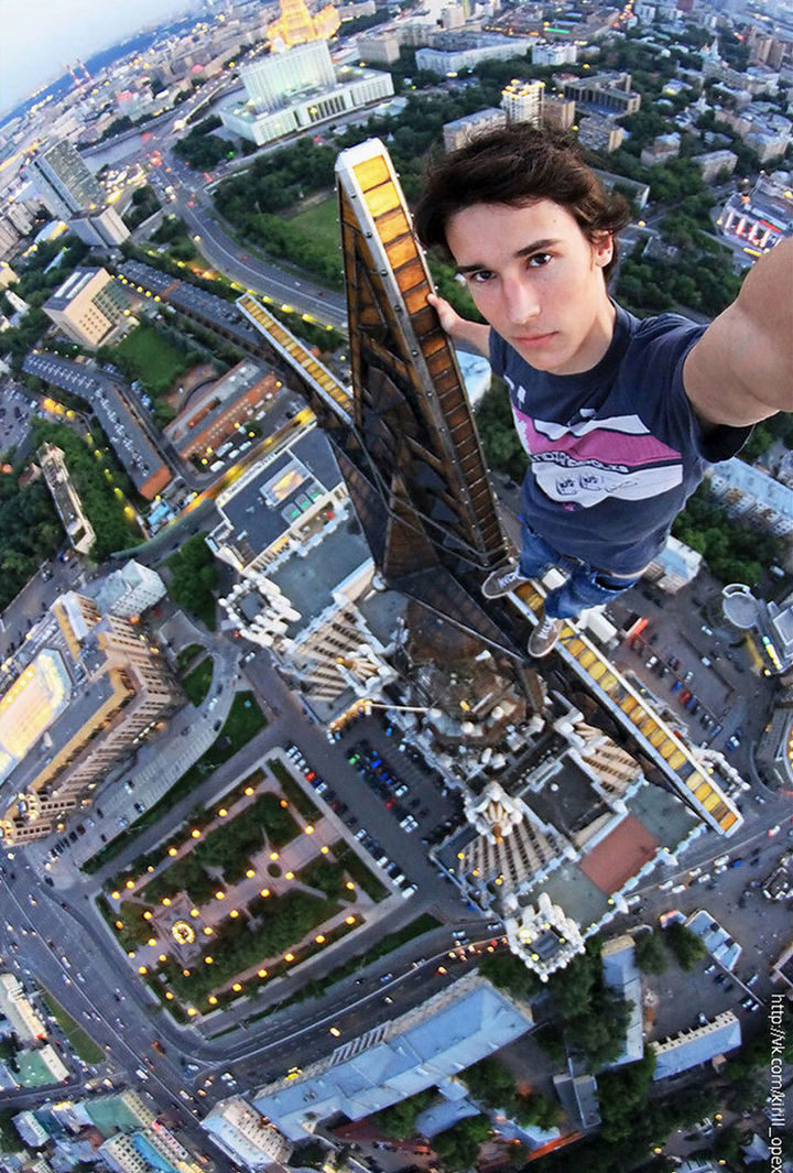 32 People Who Look Fear in the Eyes - The most dangerous selfie ever.