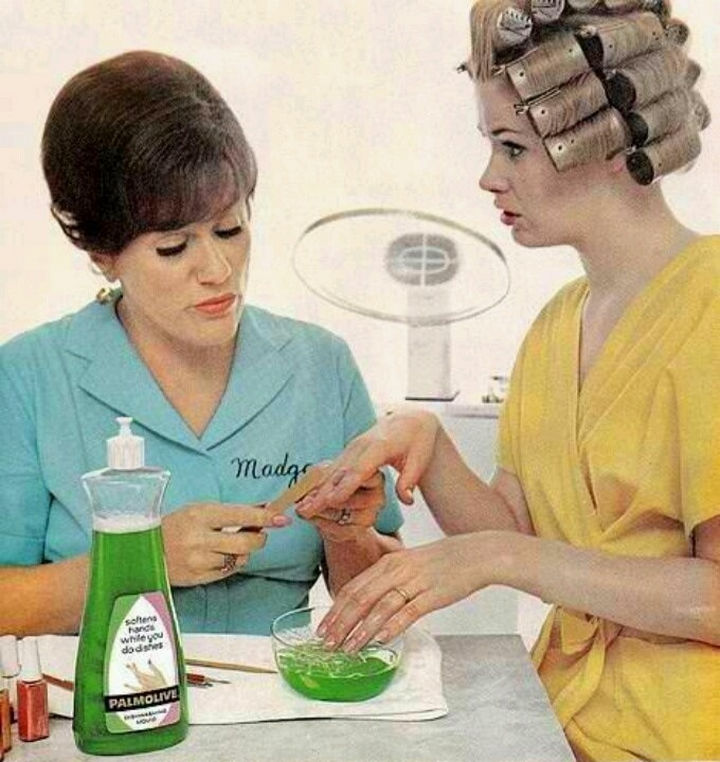 34 asiaa jos vartuit 60- tai 70-luvulla - Madge Palmolive-mainoksista kertoi, että se pehmentää käsiä tiskatessa.
