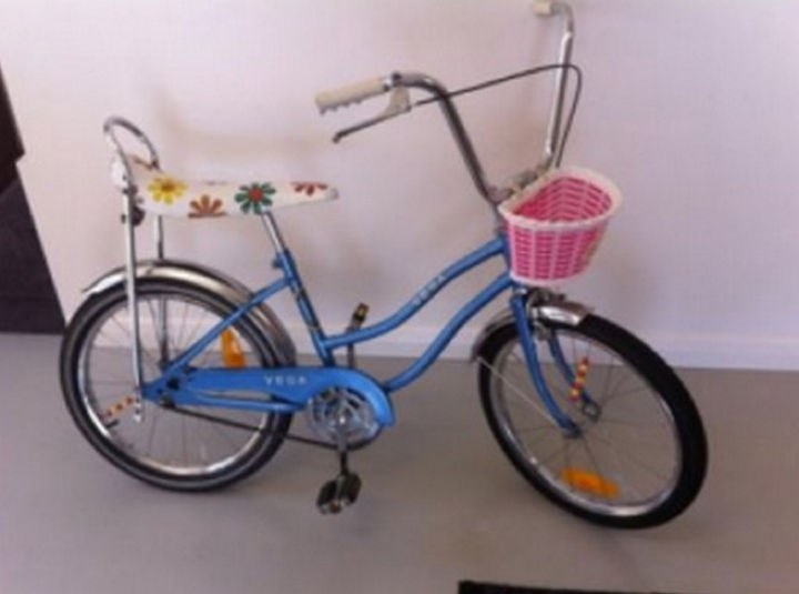 34 Choses si vous avez grandi dans les années 60 ou 70 - Votre vélo devait avoir un siège banane fleuri et un panier.