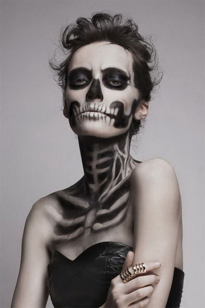 37 Scary Face Halloween Makeup Ideas - Skeleton girl.