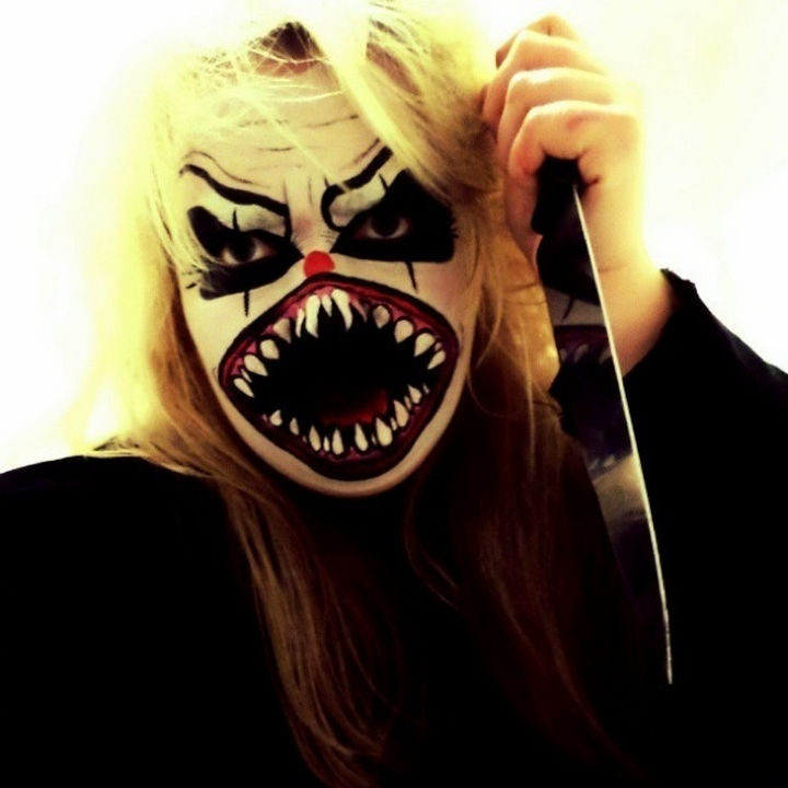 37 Scary Face Halloween Makeup Ideas - Angry clown.
