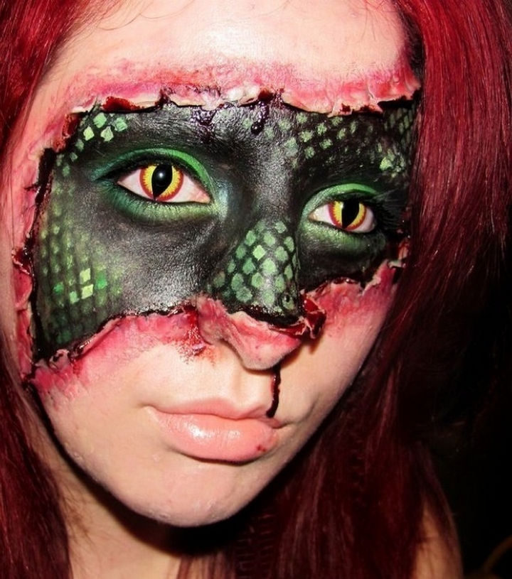 37 Scary Face Halloween Makeup Ideas - Snake girl.