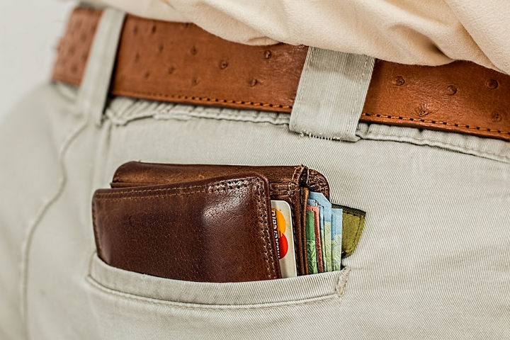 17 Self-Defense Tips - If you must, surrender your wallet.