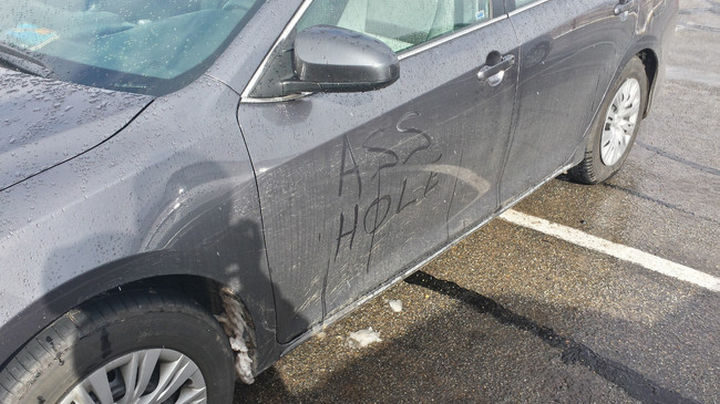 19 Bad Parking Fails - He got the point.