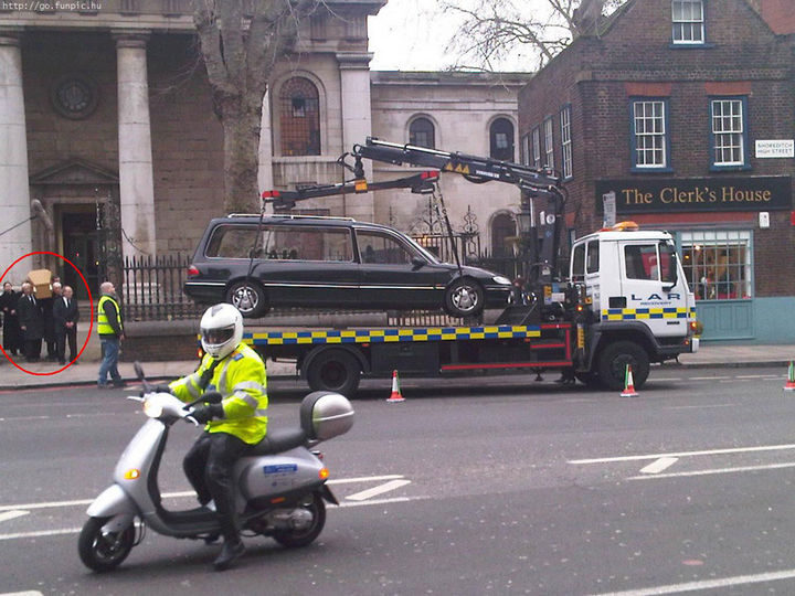 19 Bad Parking Fails - When they say "no parking" in London, they really, REALLY mean it.