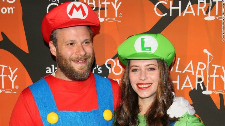 23 Costumes de Super Mario et Luigi - Seth Rogen et Lauren Miller ont fière allure en tant que Super Mario et Luigi.