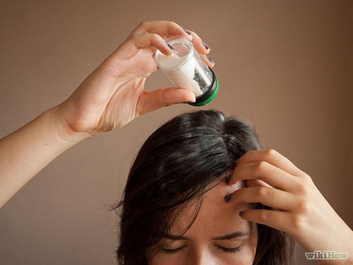 25 Lazy Girl Hair Hacks - Sprinkle dry shampoo before going to bed.