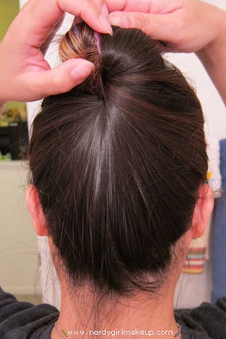 25 Lazy Girl Hair Hacks - Create a bun without bobby pins, hair ties, or clips.