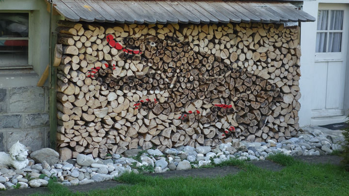 13 Displays of Stacked Wood Art - Stacked wood art of a playful bear that looks incredibly cute.