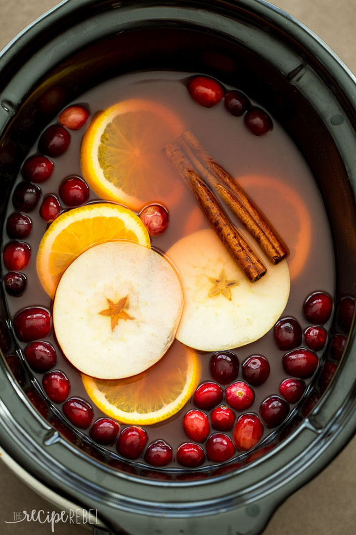 20 Top Pinterest Thanksgiving Recipes - Slow Cooker Cranberry Apple Cider.