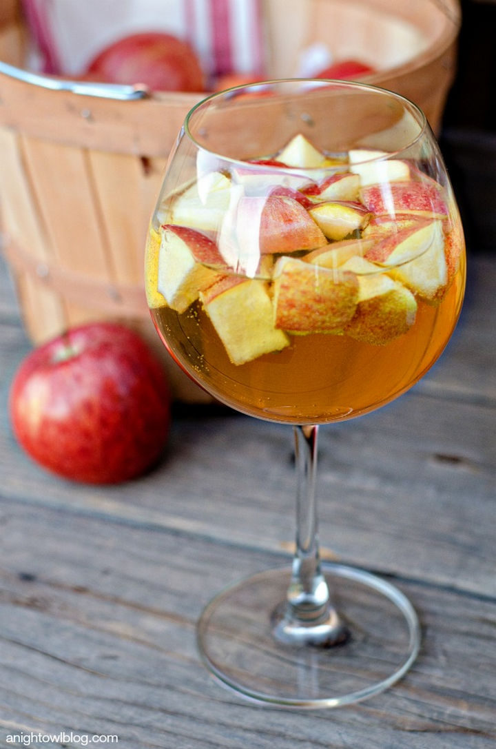 20 Top Pinterest Thanksgiving Recipes - Caramel Apple Sangria.