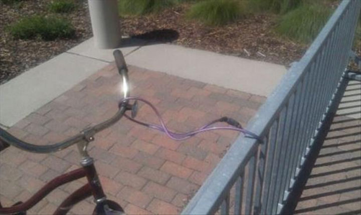 25 People Who Simply Had One Job - Great job on securing your bike.