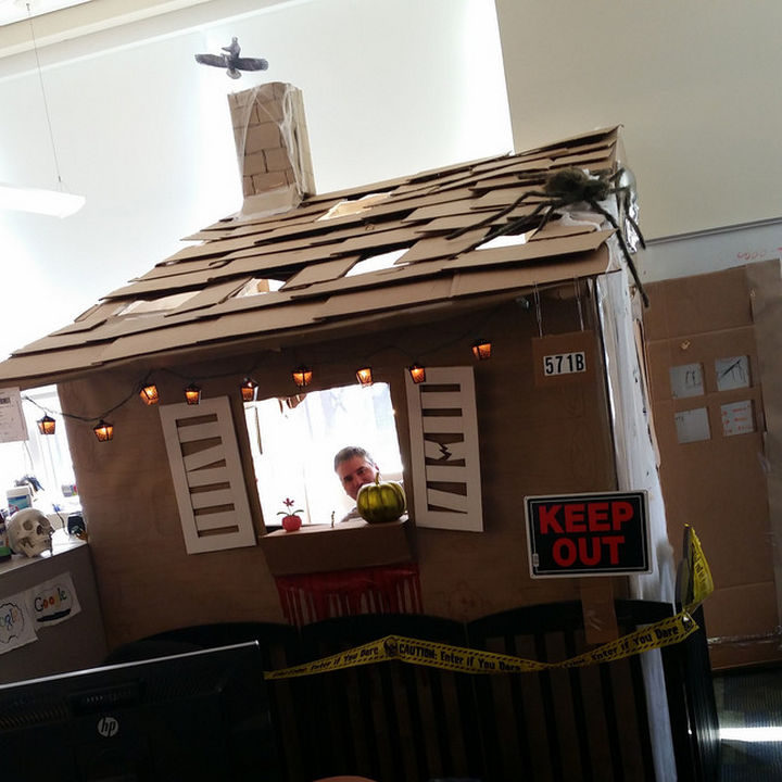 26 Funny Office Pranks - It's a Halloween haunted house.