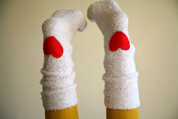 18 DIY Winter Clothes and Accessories - Keep your tootsies warm with these DIY love your soles socks.