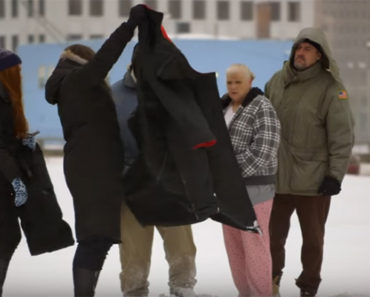She Gave a Homeless Woman a Coat and Was Yelled At. What She Did NEXT Is So Inspiring!