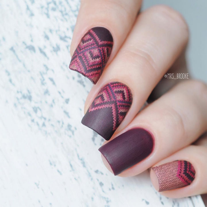 10 Winter Sweater Nails - These gorgeous nails actually have the appearance of being stitched.