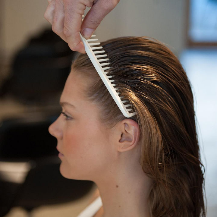 14 Lazy Girl Hair Hacks - Use a large tooth comb to gently detangle hair.