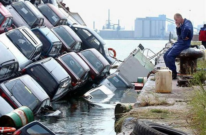 25 People Having a Really Bad Day - When you thought driving a barge would be fun.