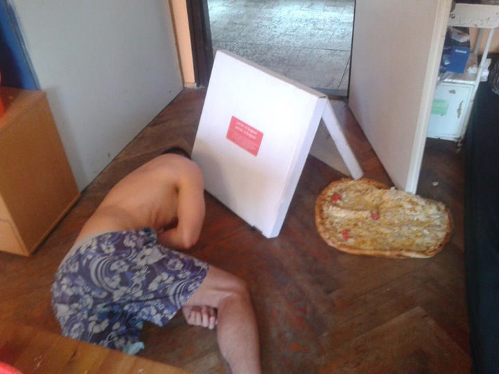 25 People Having a Really Bad Day - When you order pizza after a night of drinking.