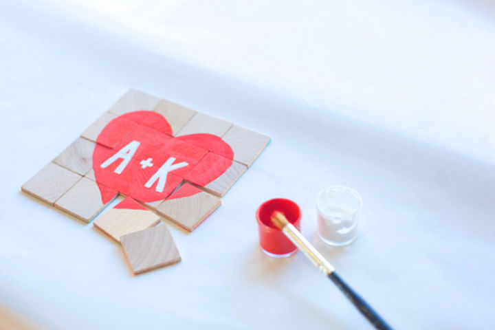 27 DIY Valentine's Day Crafts - Create Valentine's Day puzzles.