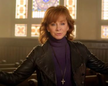 Reba McEntire Walks Into an Empty Church. She Sings 3 Words That Will Tug at Your Heart.