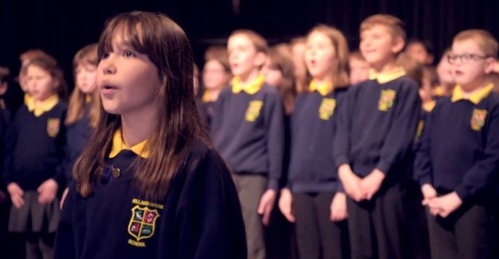 Kaylee Rogers, a 10-Year-Old Girl With Autism Sings 'Hallelujah' Perfectly.