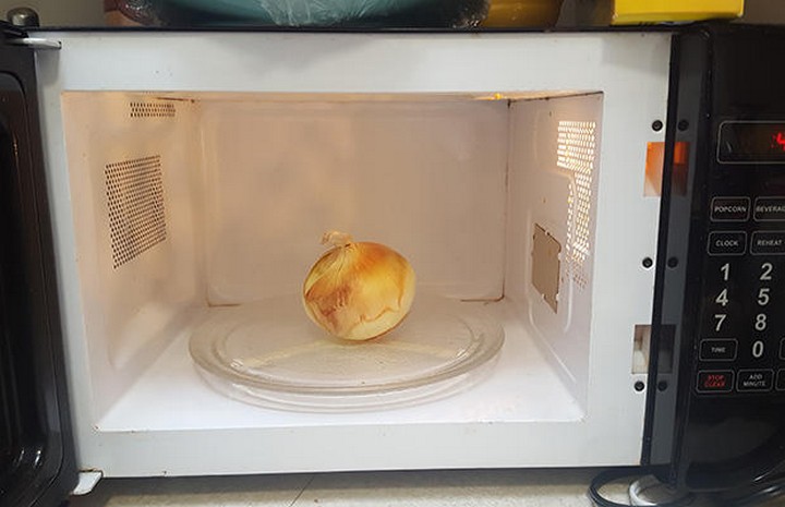 17 Handy Microwave Hacks That Prove They Aren't Only For Reheating